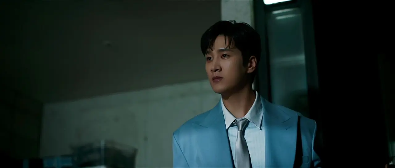 Jin I-soo questioning a key suspect in Episode 13 of Flex X Cop Season 2