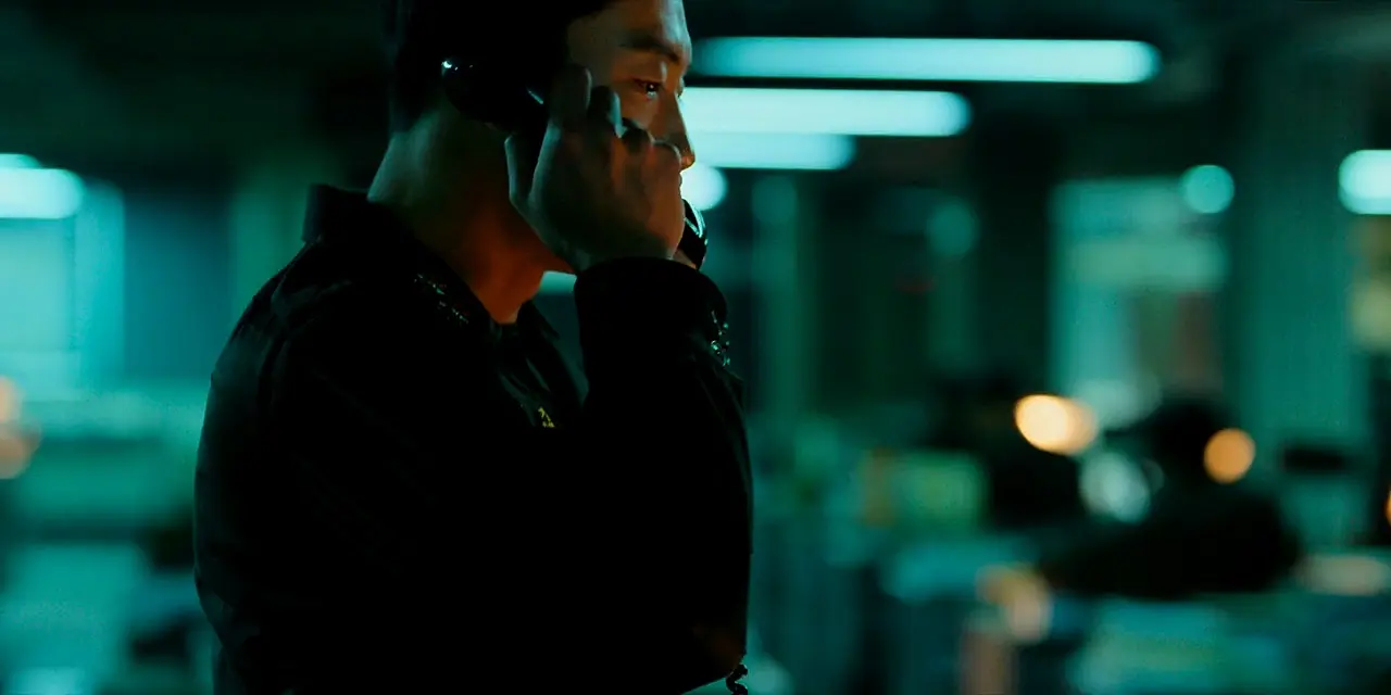 Baek Gi-hyun answering an urgent call about the missing ledger in Episode 4