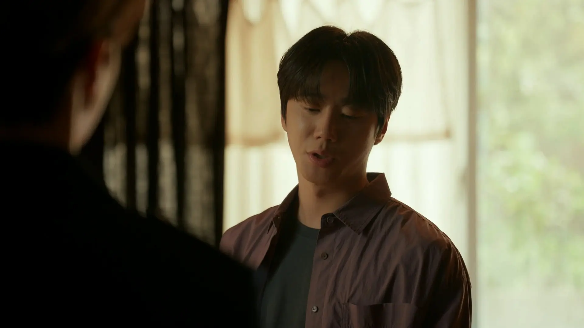 Jeong-yo in the sunlit studio in Episode 9