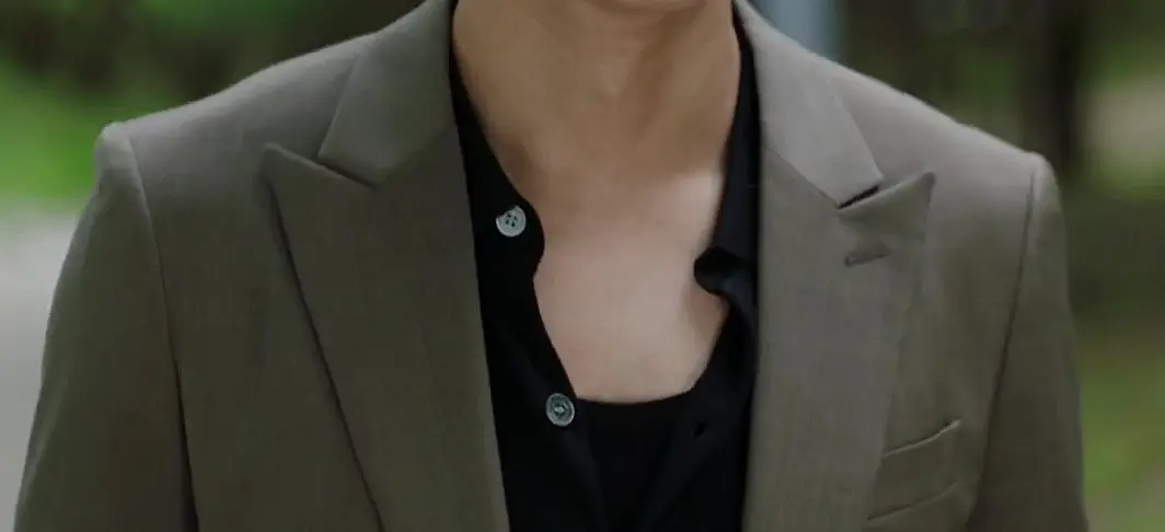 Ha Seok-jin wearing a black shirt under a tailored jacket in Sarang-i Onda Episode 13