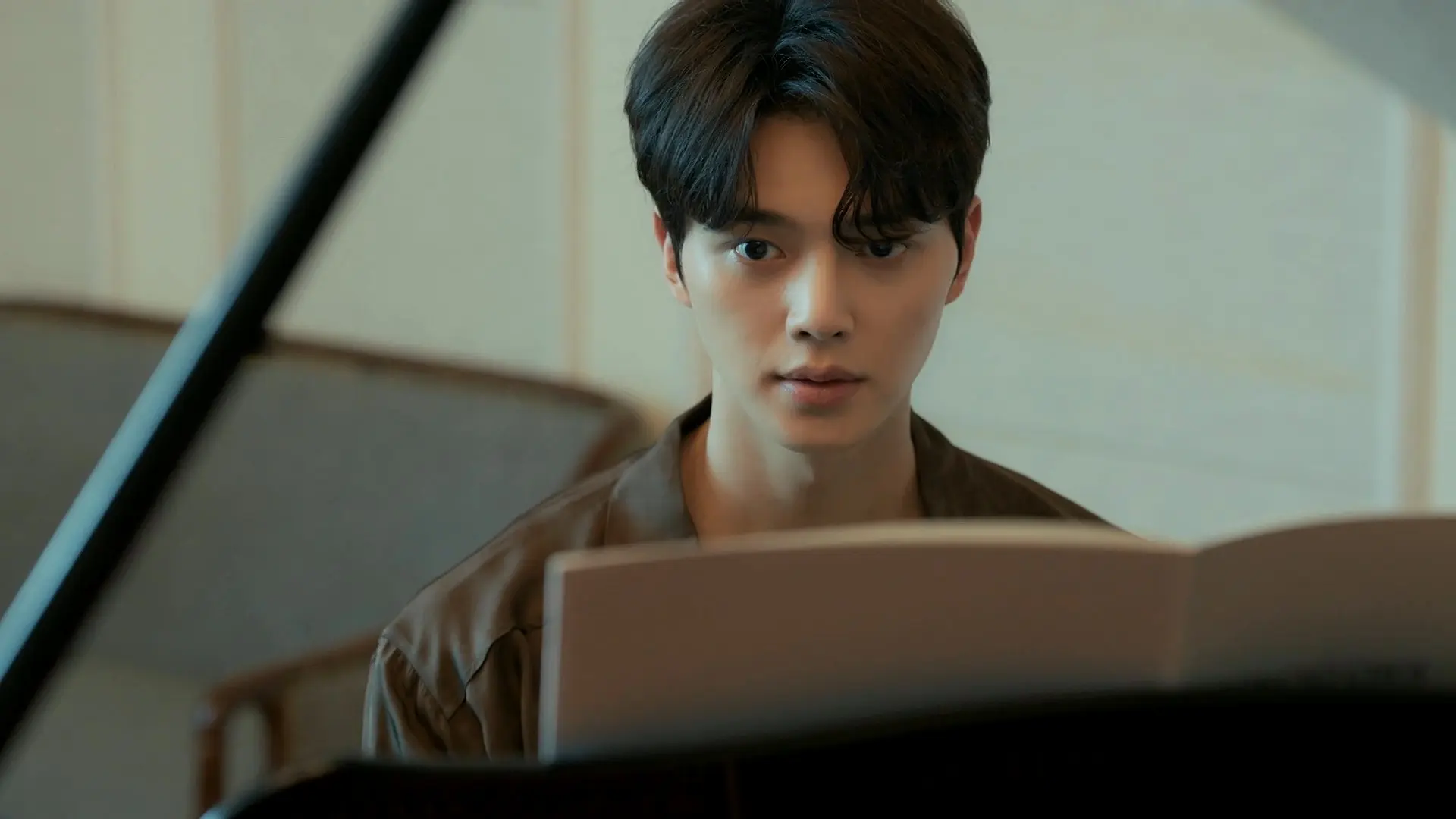 Bi-o playing the piano score in Episode 9