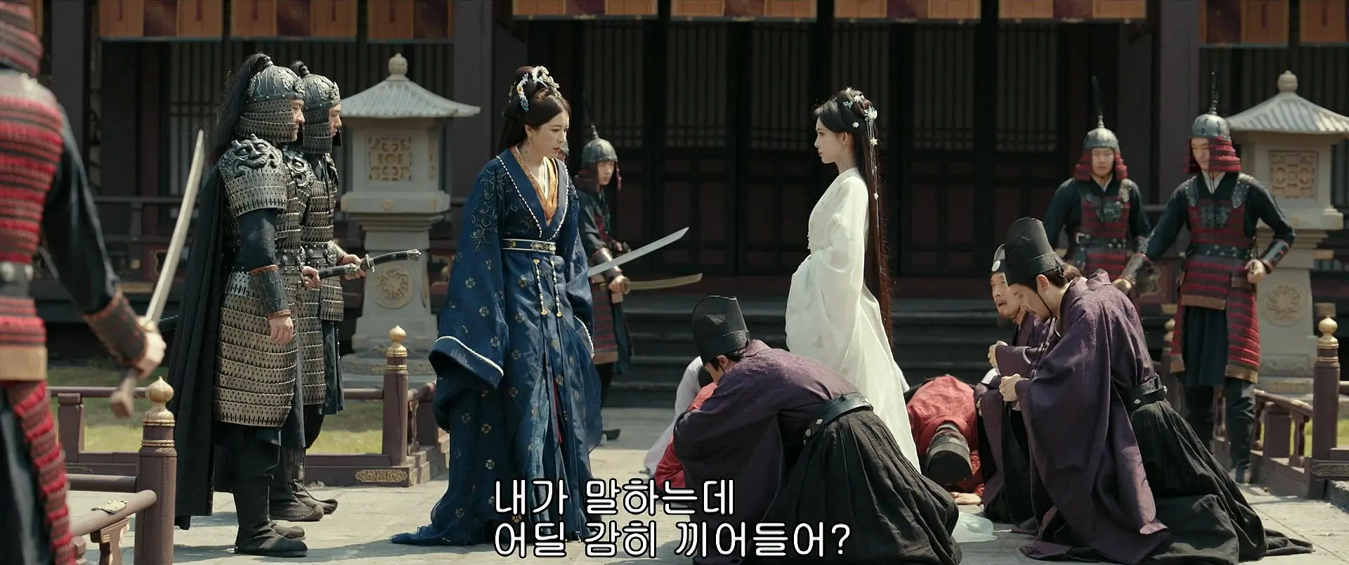 Consort Rong stepping in to block the imperial decree