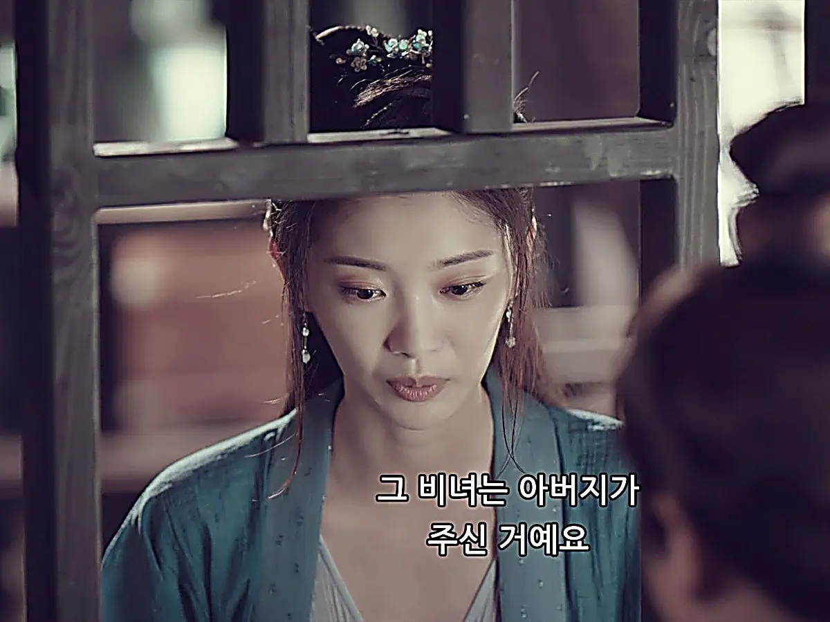 Lin Fengzi holding her father's jade hairpin at the pawnshop counter