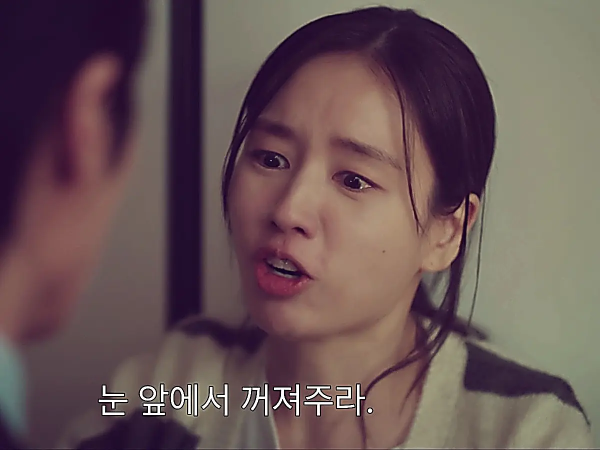 Lee Mi-do wearing an oatmeal fine-gauge knit top with a neat neckline