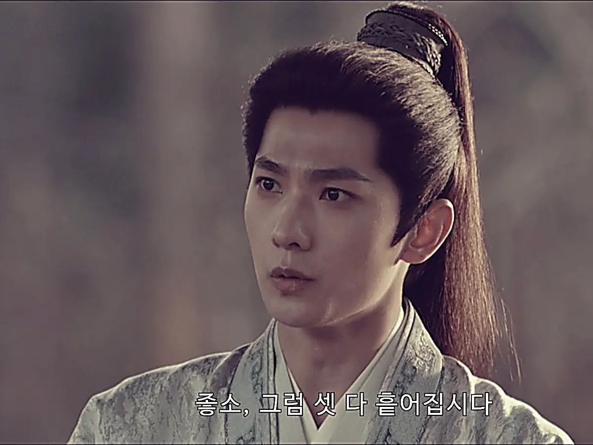 Zhan Zhao and Bai Yutang finalize their three-route plan before parting ways in Yu Lin Ling episode 36