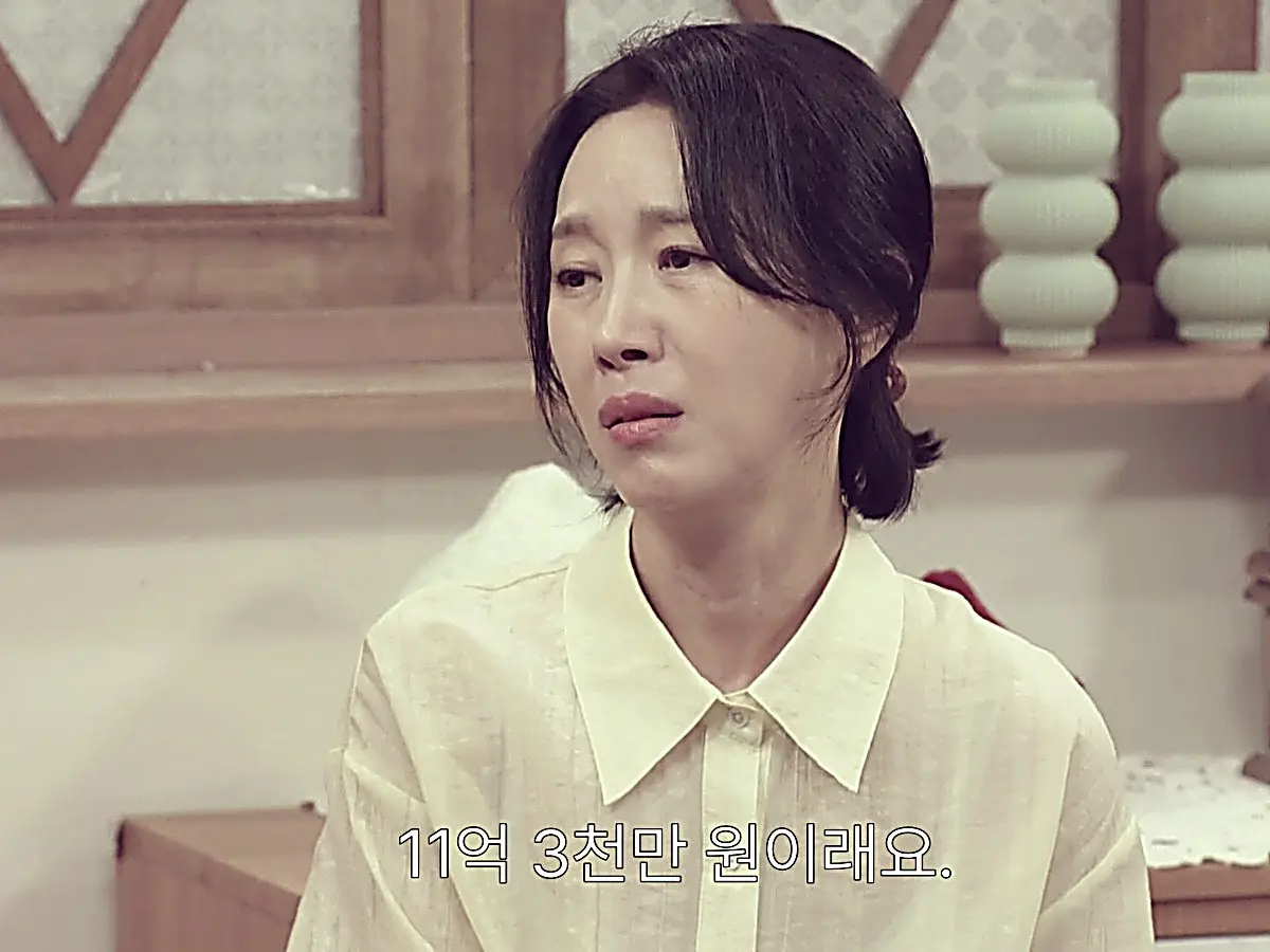 Jo Mi-mi wearing a pastel yellow collared button-down shirt in Mission: Mompossible Episode 13