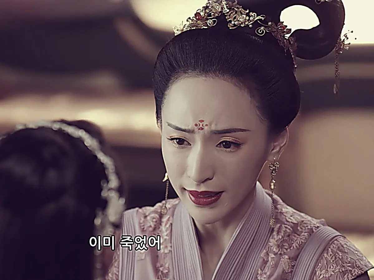 Hong Xiu urging Chong Xuezhi to accept reality
