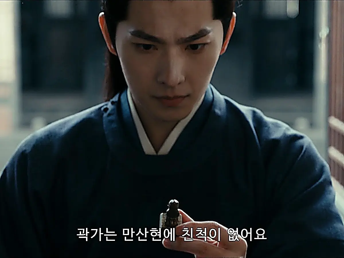 Zhan Zhao carefully examining the seals inside the keepsake chest