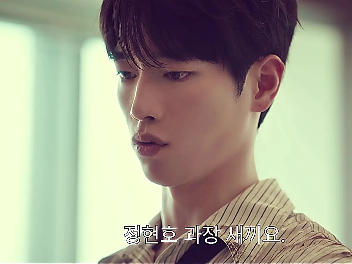 Namgoong Ho wearing a fine vertical striped button-down shirt with a crisp spread collar