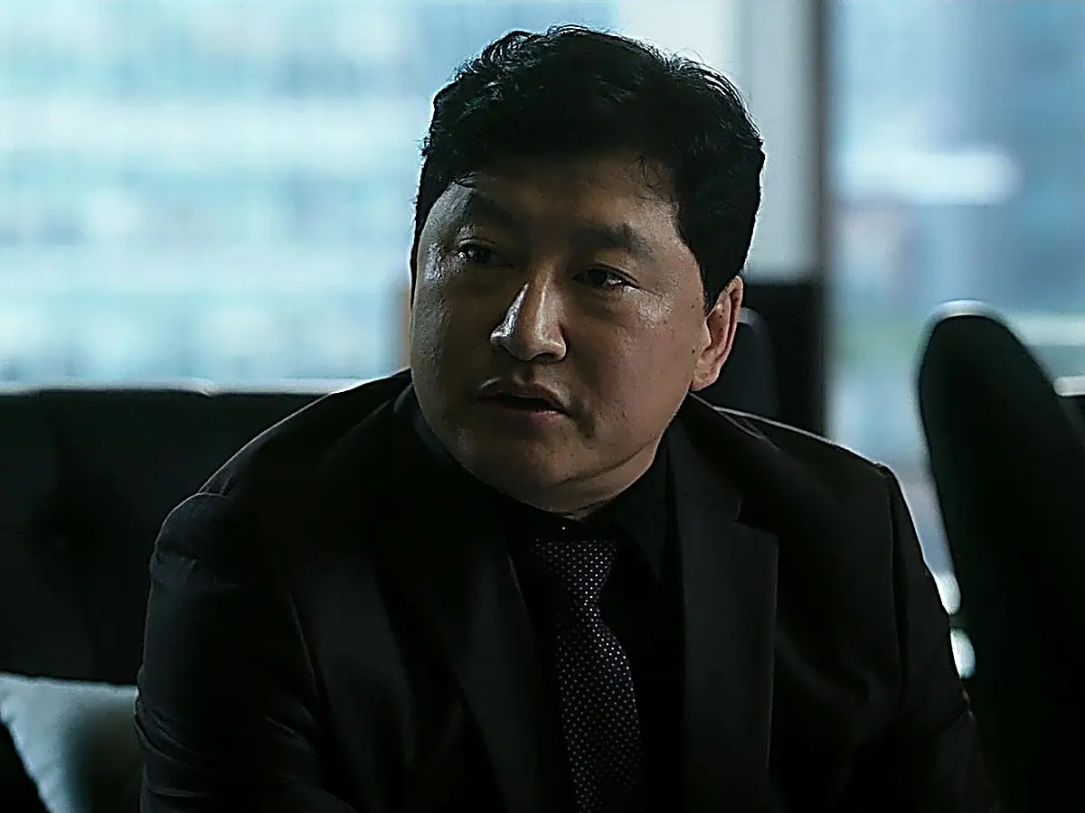 Department head Choi Byung-wook bows his head in defeat after his misconduct comes to light
