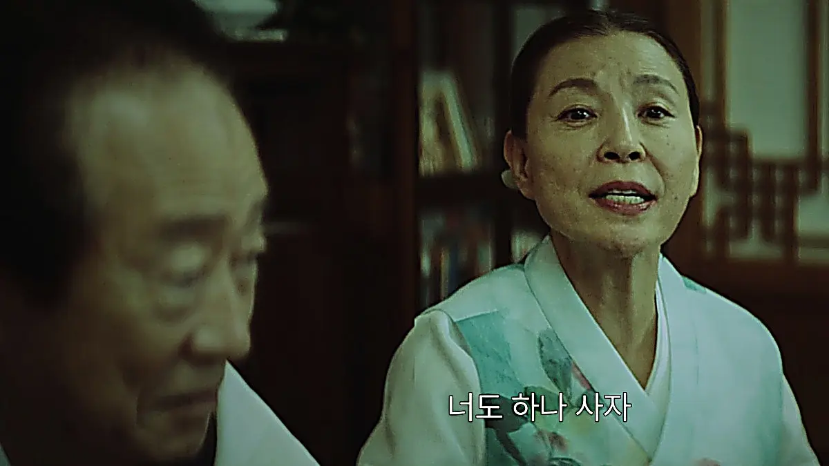 Yeon-soo's grandmother mistakes adult wellness items for elderly fitness devices