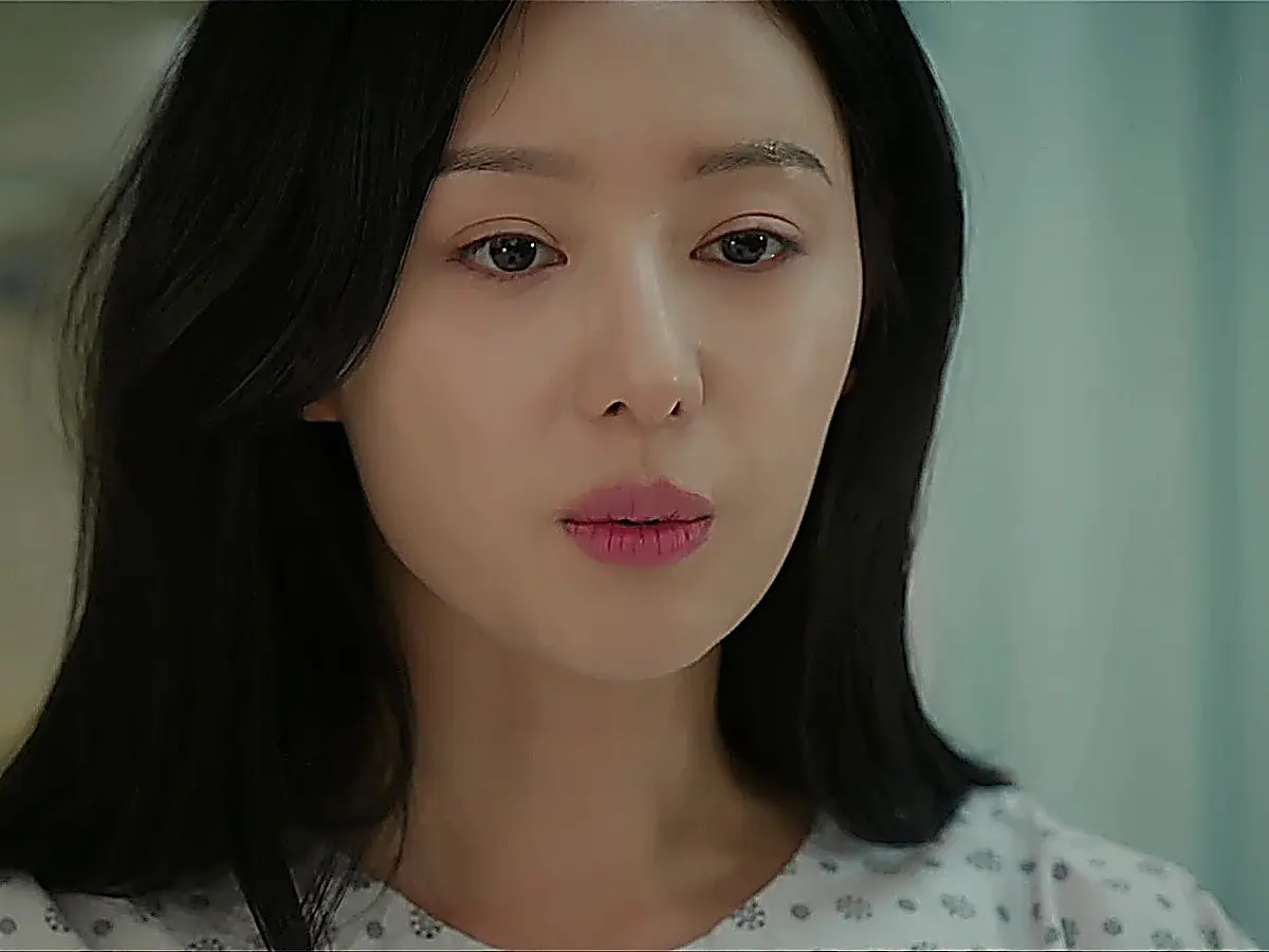 Hong Hae-in entrusts her personal diary to Baek Hyun-woo