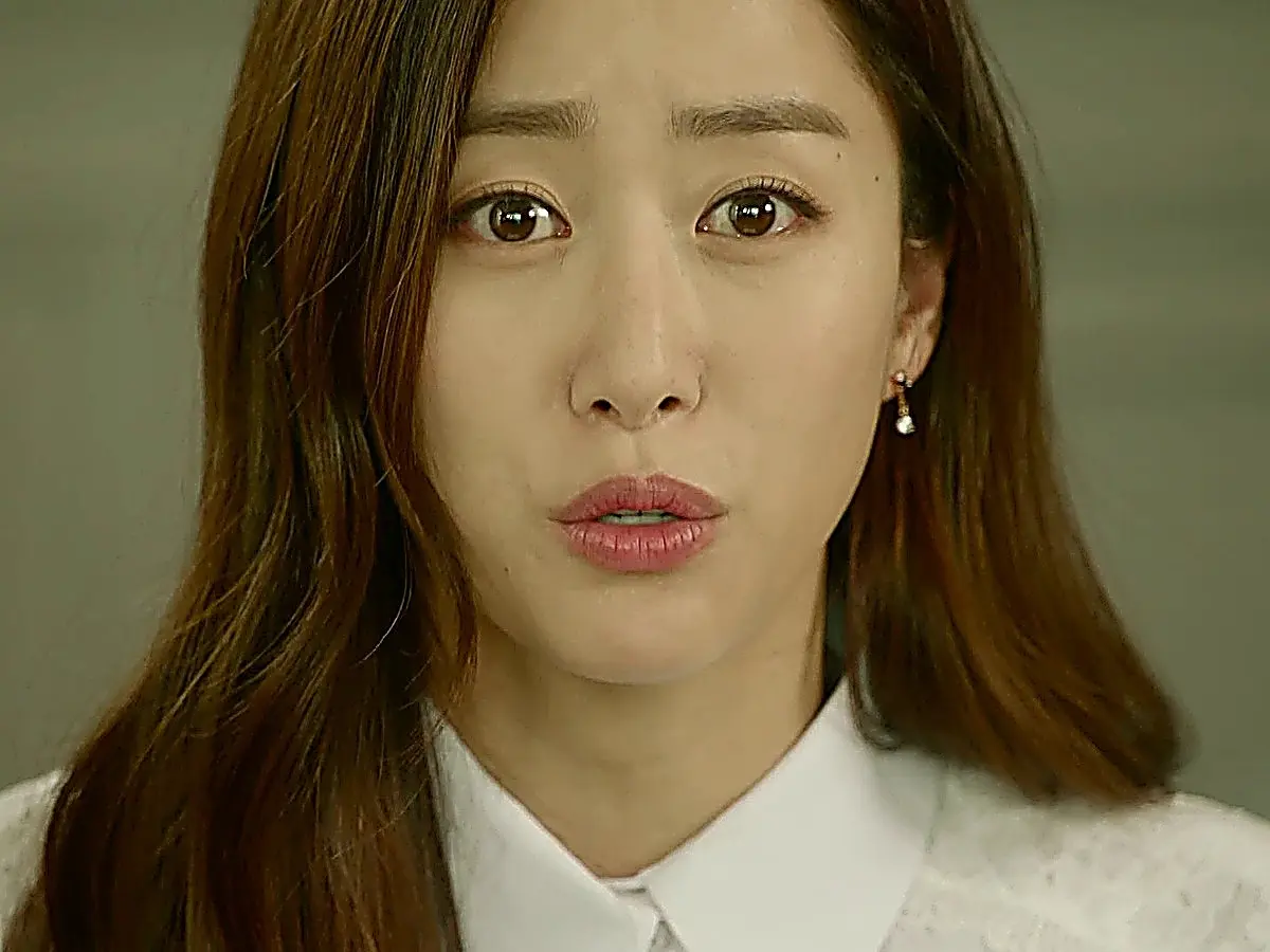 The other Oh Hae-young facing forward in a crisp white collared button-down shirt