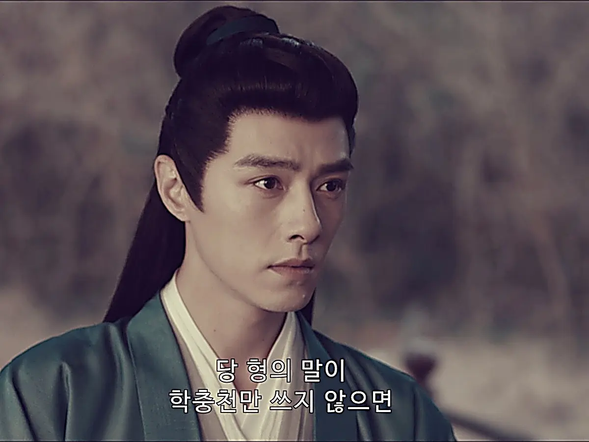 Zhan Zhao reassures Bai Yutang that he can endure until the detoxifying day as long as he avoids using Crane Soaring Sky