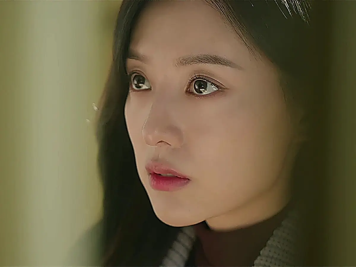 Baek Hyun-woo looking at Hong Hae-in across the detention center visiting glass