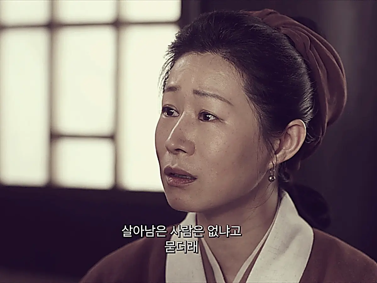 Aunt Guo recounts thugs patrolling the alley searching for survivors