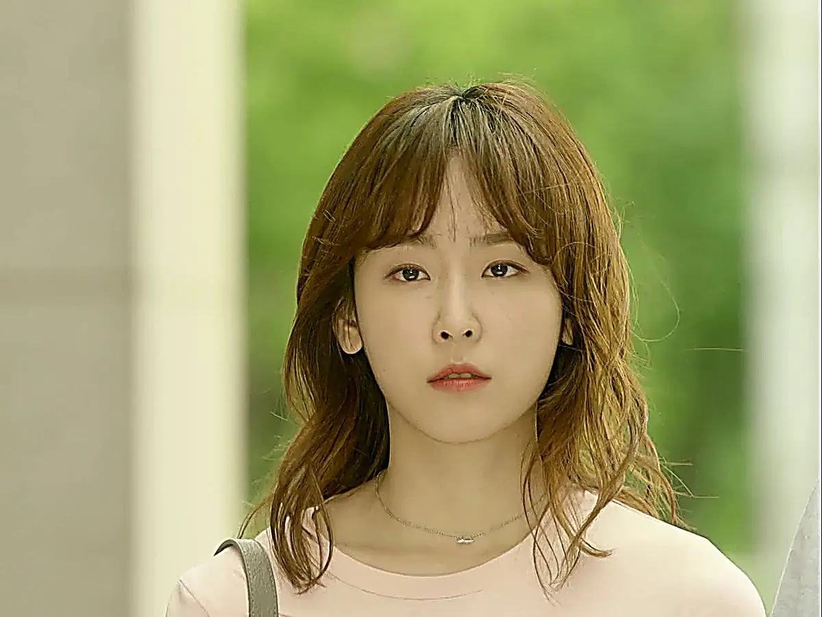 Park Do-kyung wearing a light blue linen button-down shirt