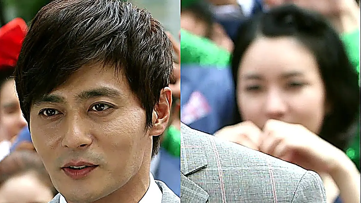 Kim Do-jin walking toward Seo Yi-soo holding a bouquet during the terrace flash mob