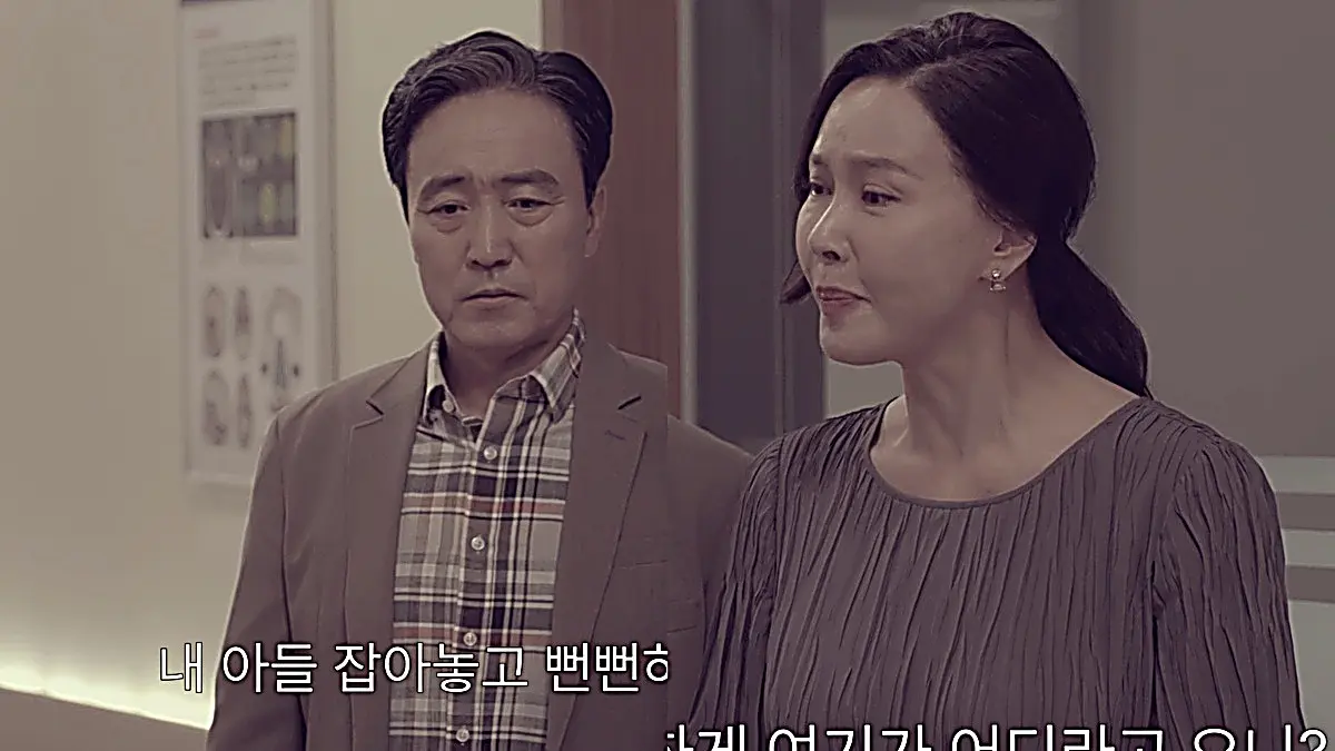 Im Sa-bin in a structured jacket and Noh Young-joo in pleated textures