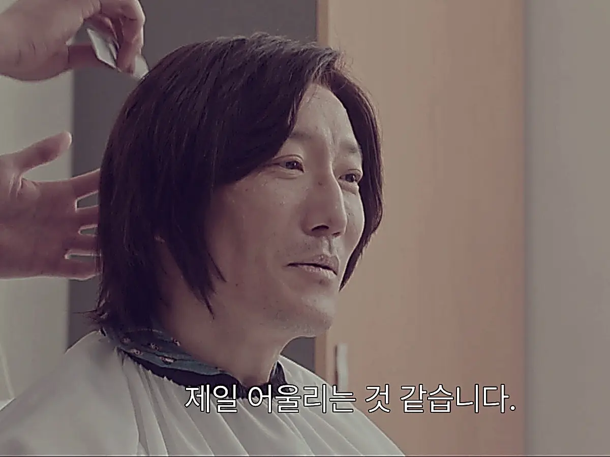 Gwang-soo styles Mr. Cho's wig in the hospital room