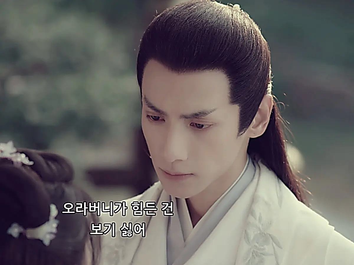 Lin Fengzi weeping as she hands the Spirit Stone to Shangguan Tou