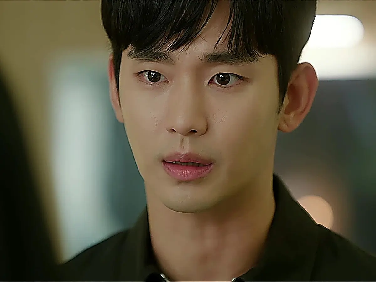 Baek Hyun-woo embracing Hong Hae-in after learning about her diagnosis