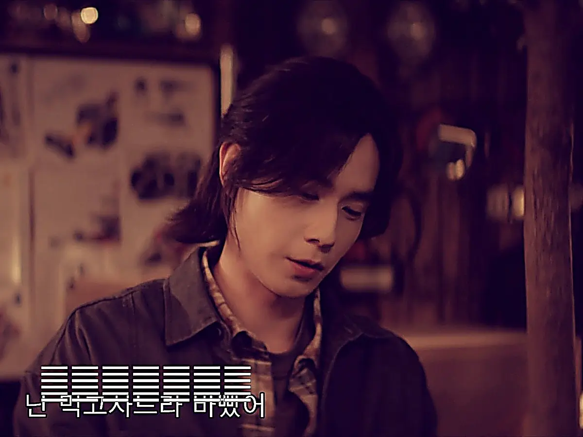 Zhang Yubai wearing a dark utility overshirt over a plaid flannel shirt in Genius Girlfriend Episode 19