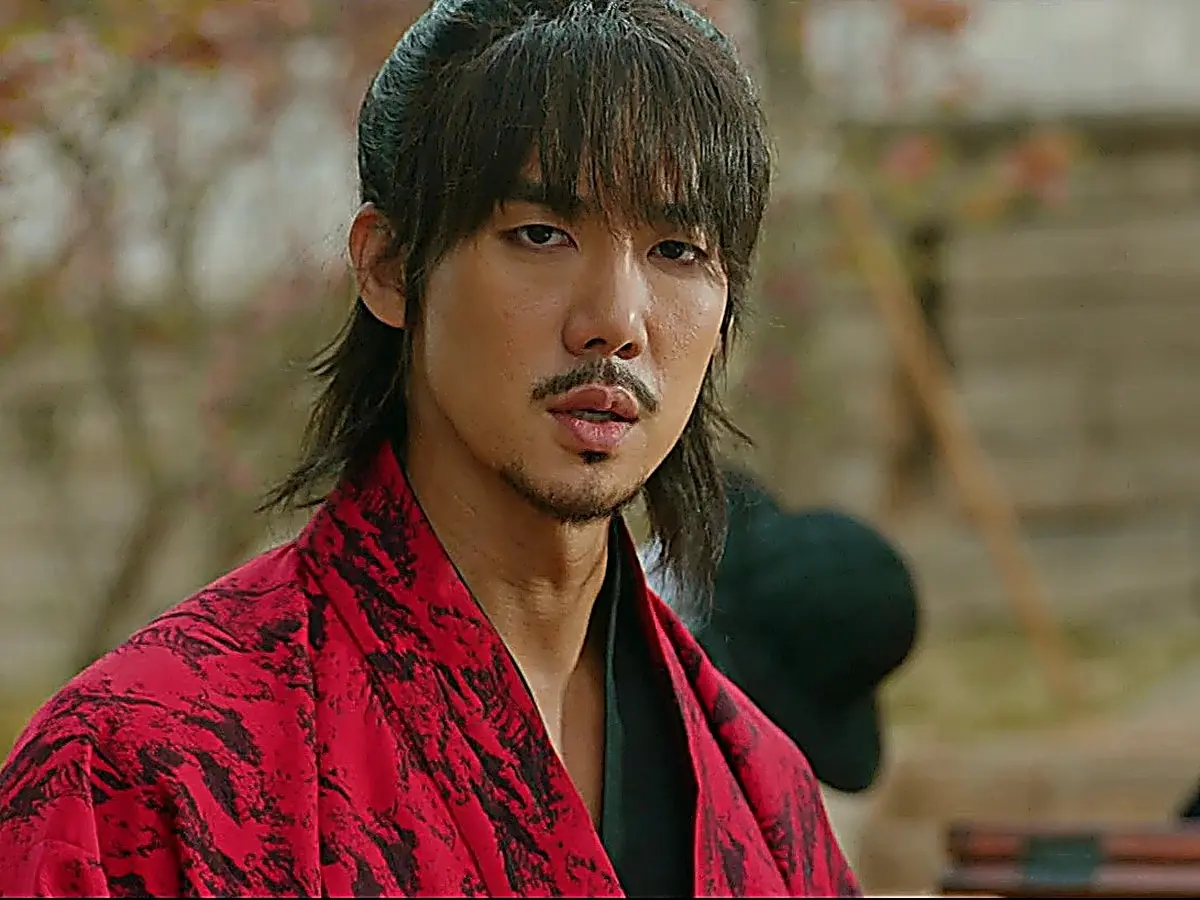 Gu Dong-mae blocks the path with unspoken feelings