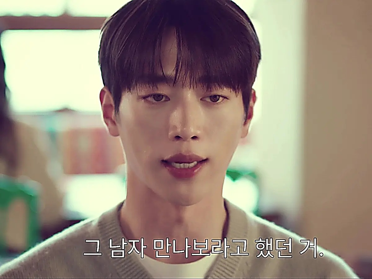 Namgoong Ho speaking with Lee Mi-do inside the car
