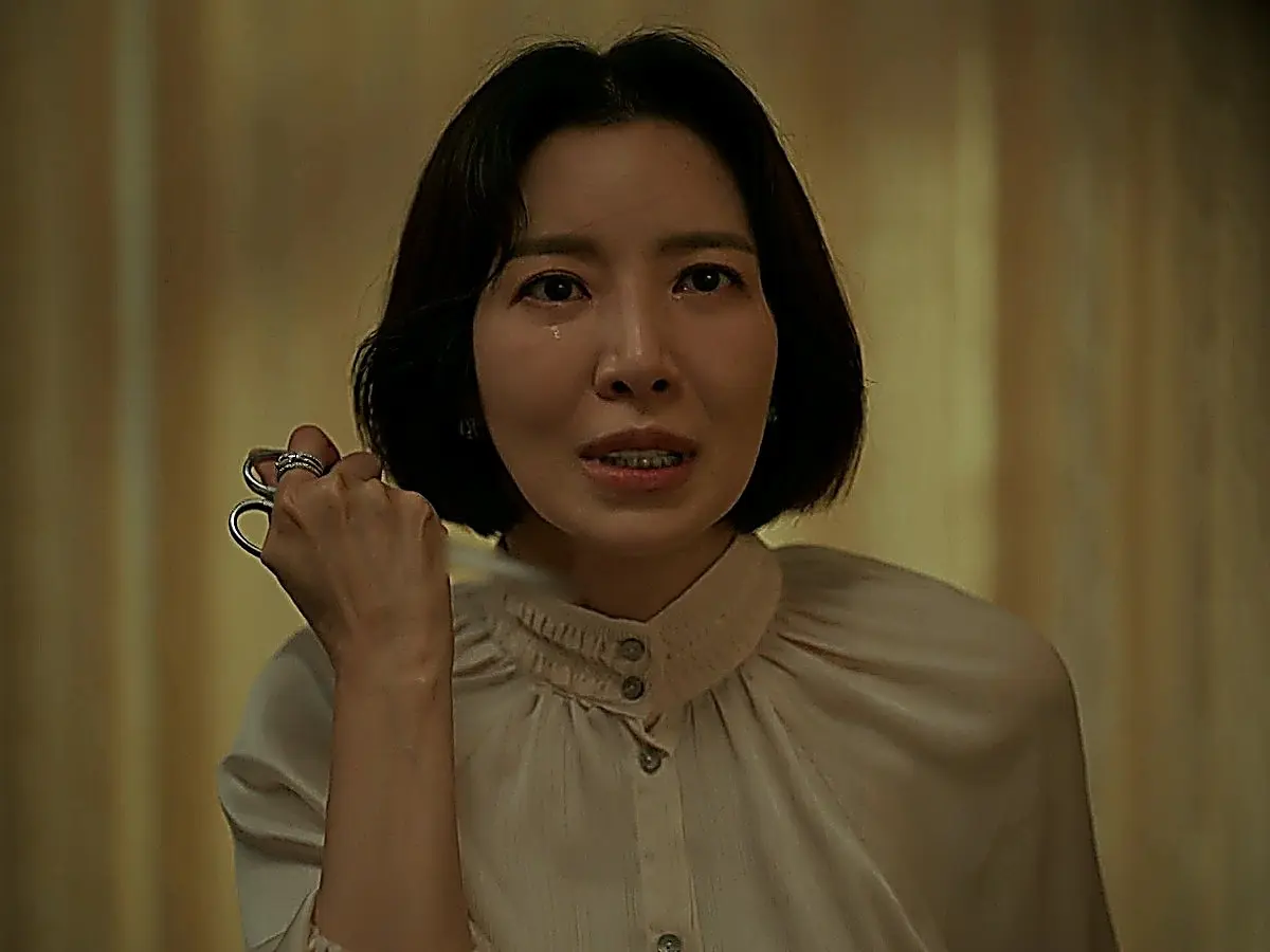 Kang Ji-hye wearing a cream high-neck ruffled blouse with gathered collar detailing