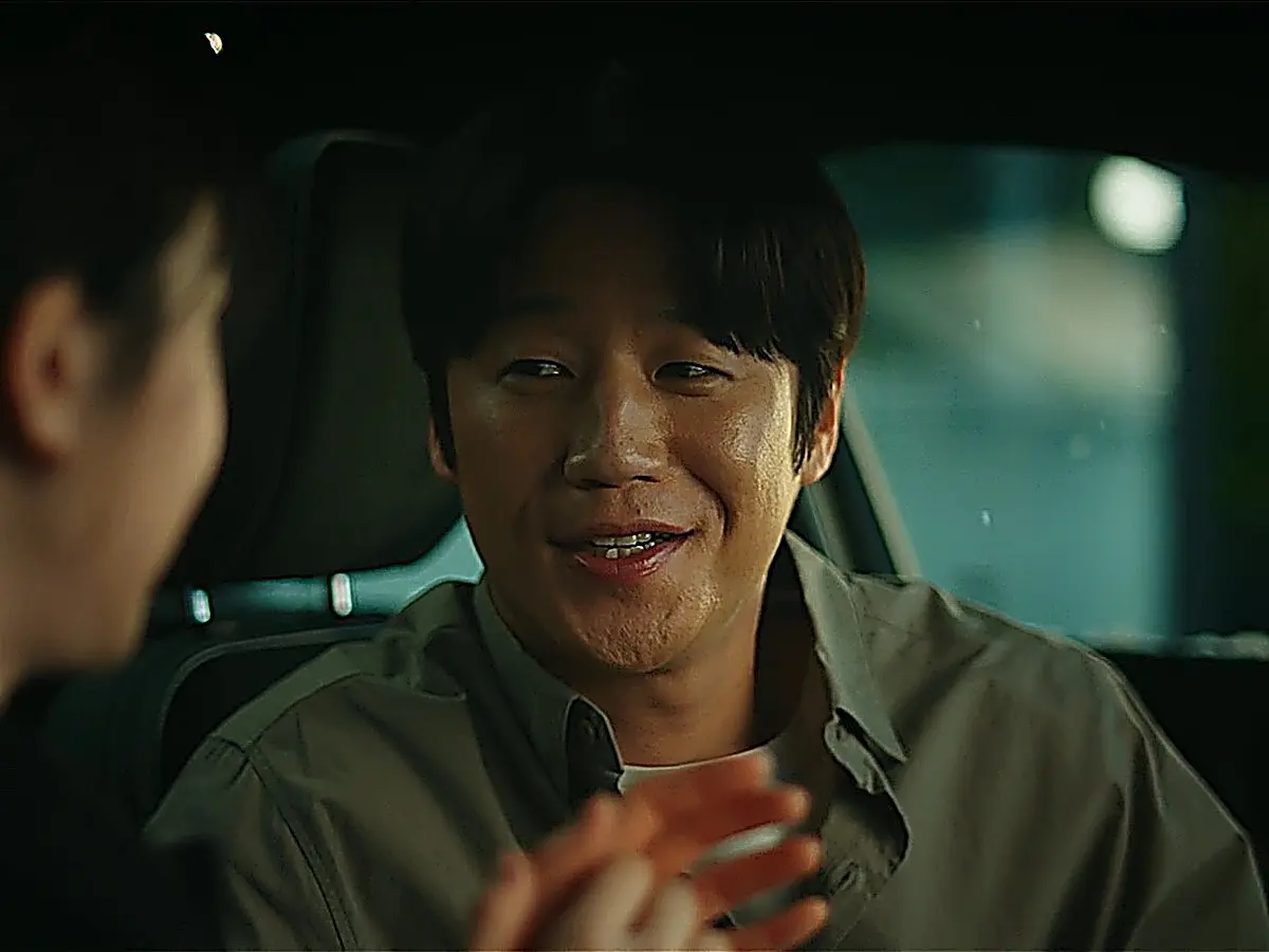 Gu Do-won holding hands and sharing a quiet moment with Oh Yi-young