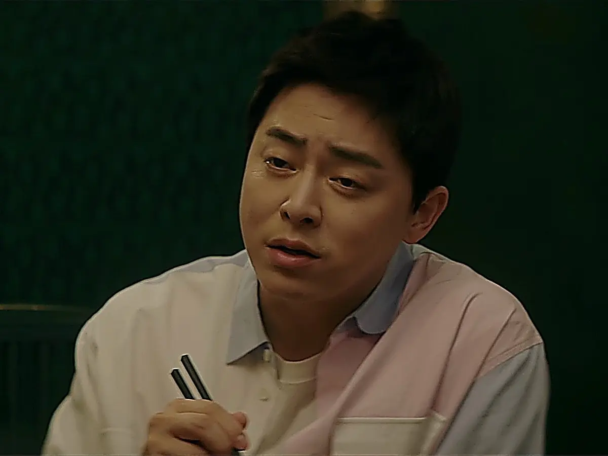Lee Ik-jun wearing a pastel color-blocked casual button-down shirt layered over a tee