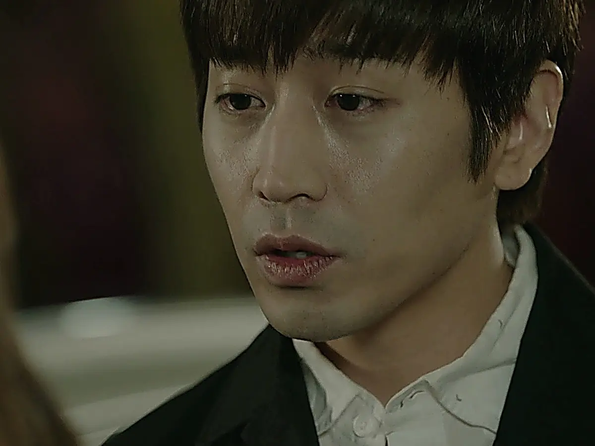 Park Do-kyung in a tailored dark jacket and collared shirt in Another Miss Oh
