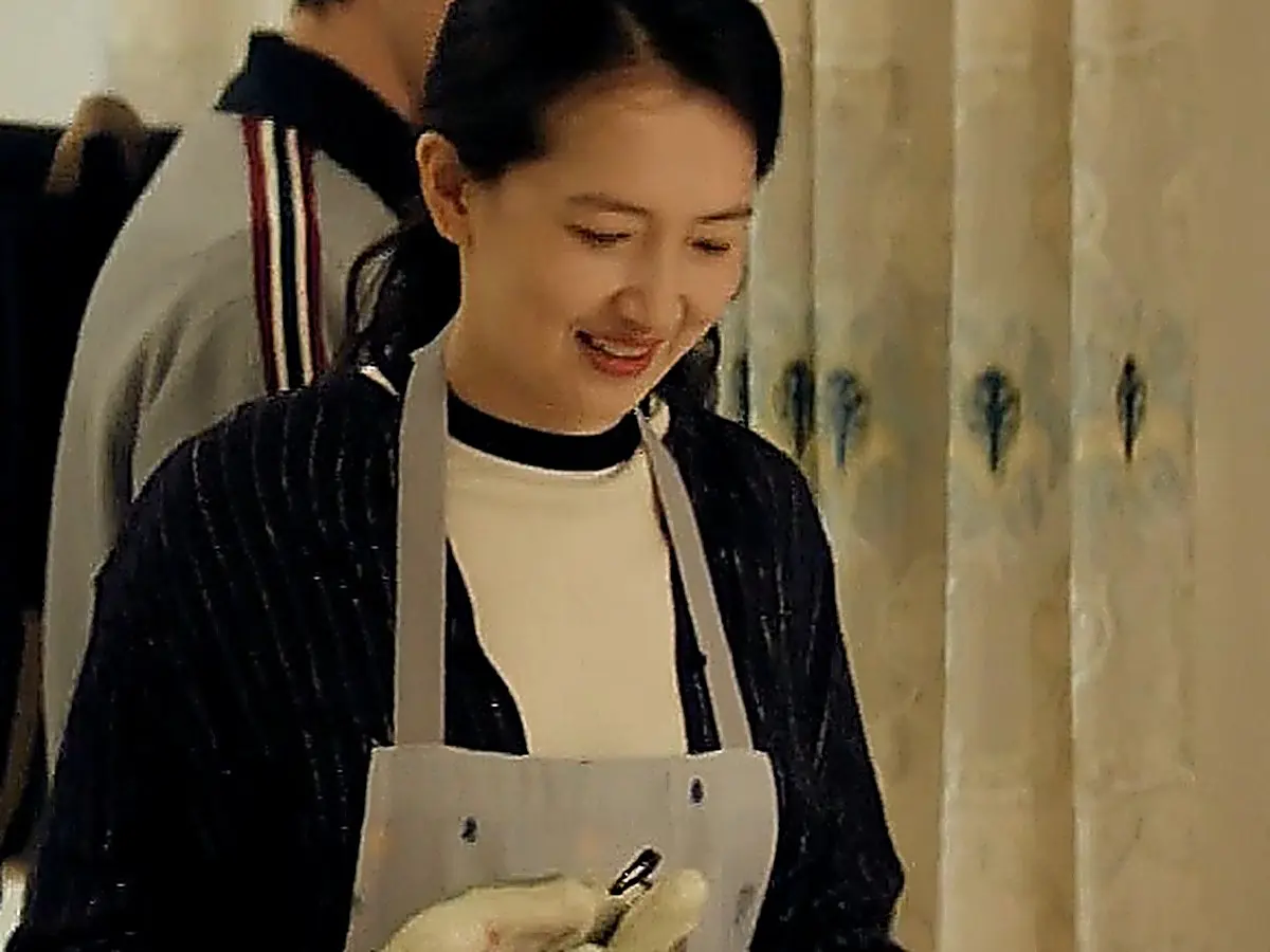 Sun Fuxuan welcomed home by his mother with warm seafood porridge