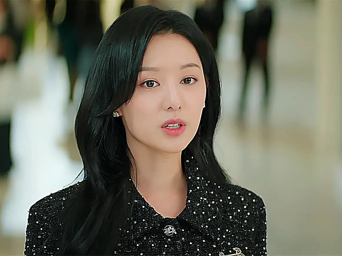 Hong Hae-in walking through Queens Department Store planning human-centered renovations