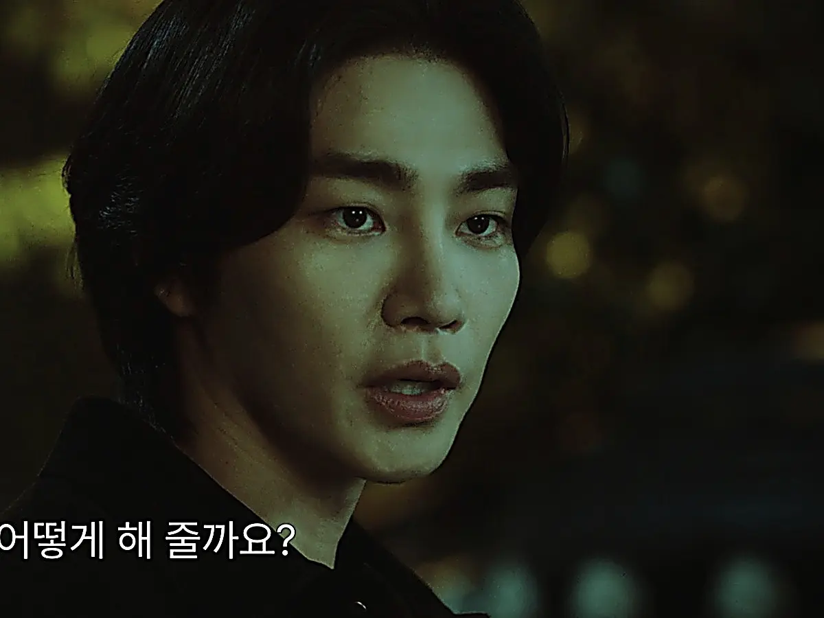 Dokgo Dal confronts Yeon-su's ex-boyfriend in a dark alley