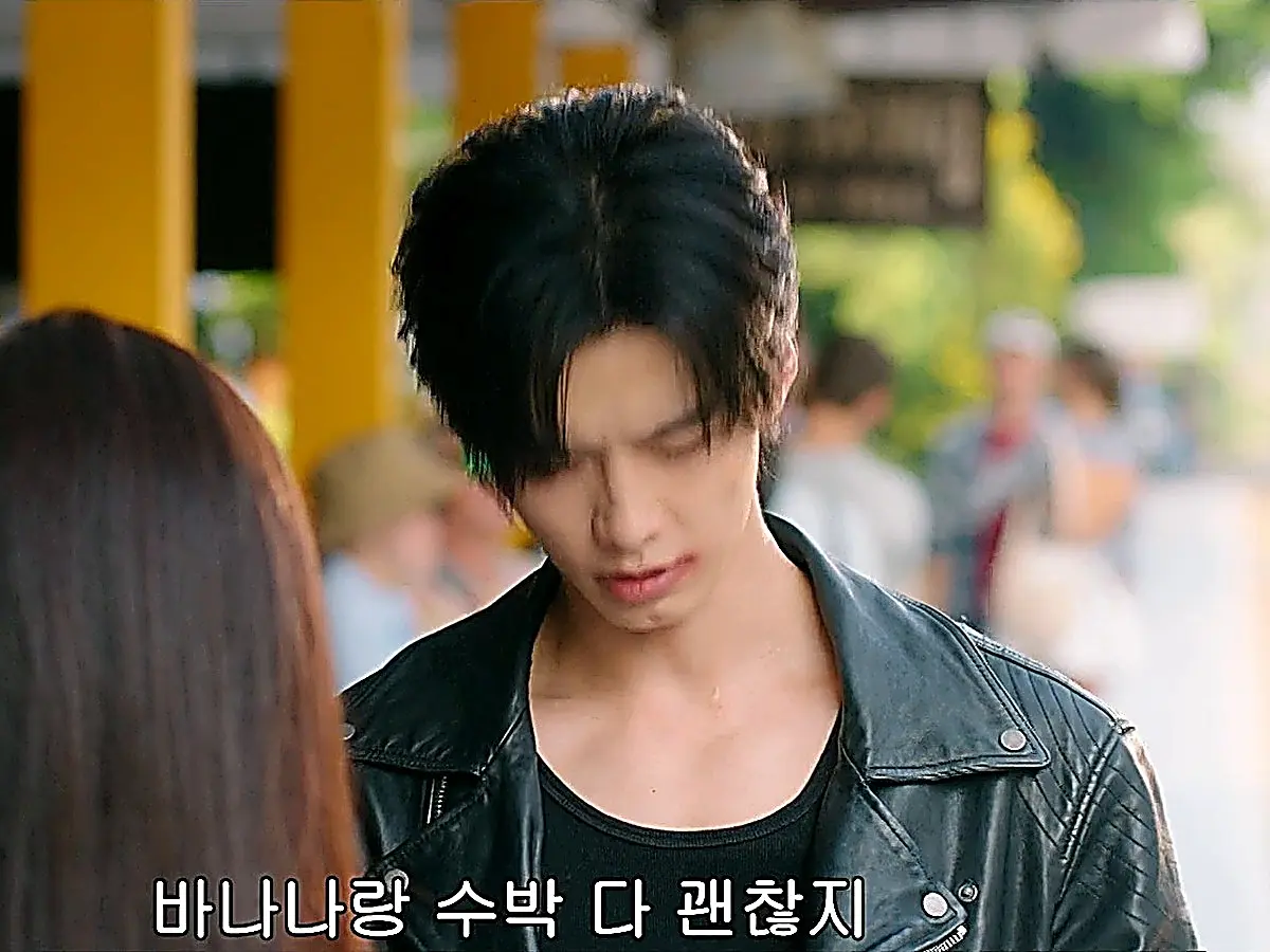 Jin Zhao sharply warning Jiang Mu on the Bangkok street