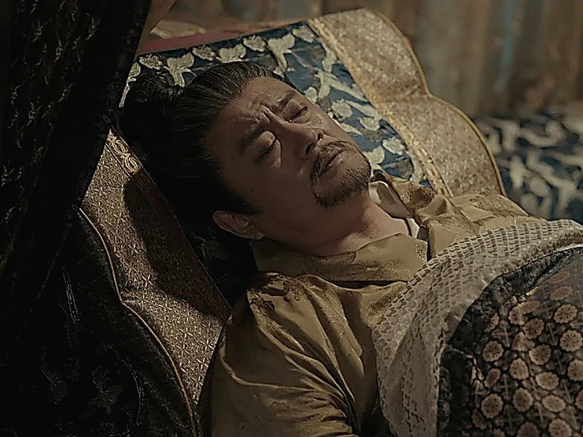 The Emperor reveals the past on his deathbed