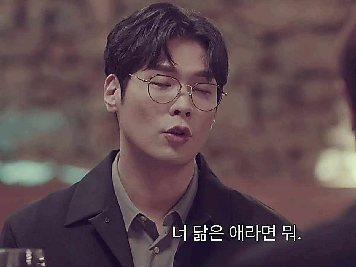 Gwang-su and Jen finding mutual understanding and comfort