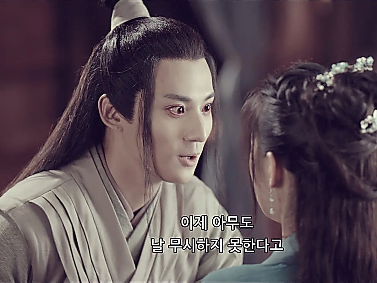 Xia Qingmei confronting Lin Fengzi who wears elaborate floral hair jewelry