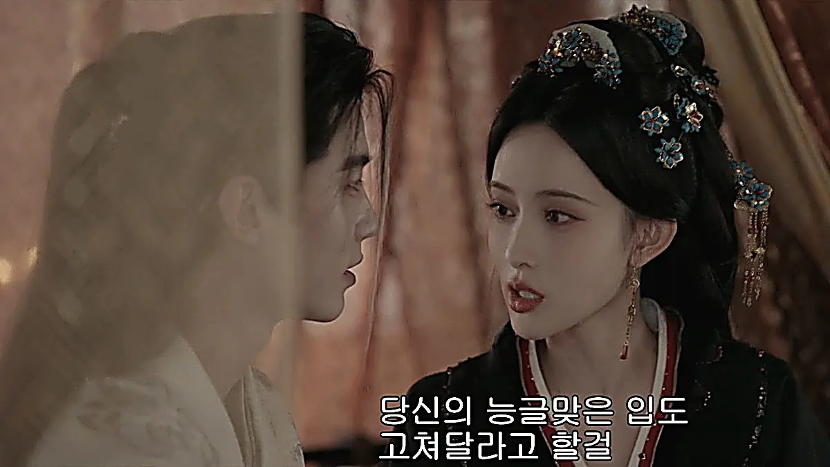 Shen Xihe wearing intricate floral hairpieces alongside Xiao Huayong in the Blossoms of Power finale