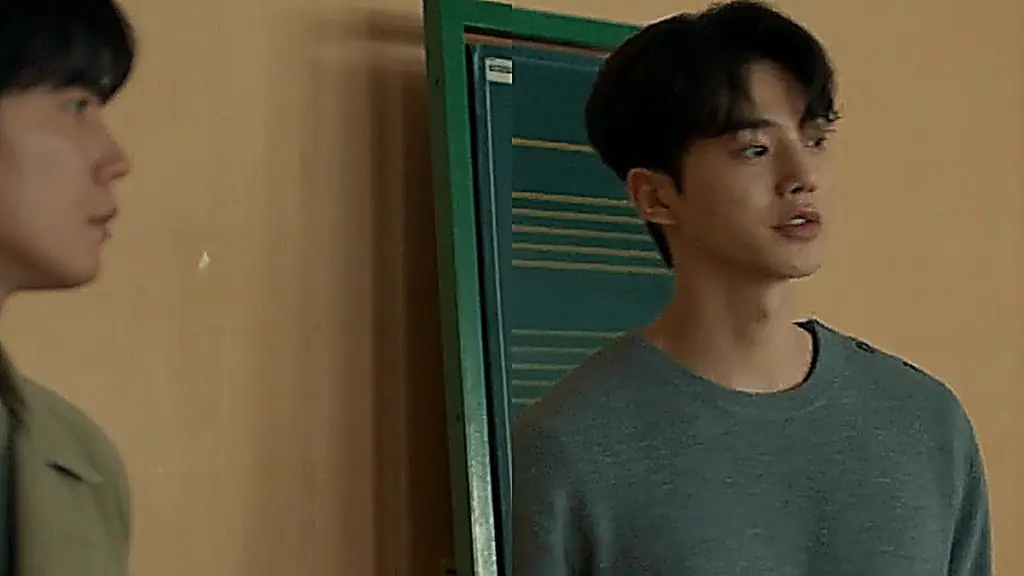 Kang Bi-o in a grey knit sweater standing next to Choi Jeong-yo wearing a khaki trench coat and striped tee in Four Hands Episode 7