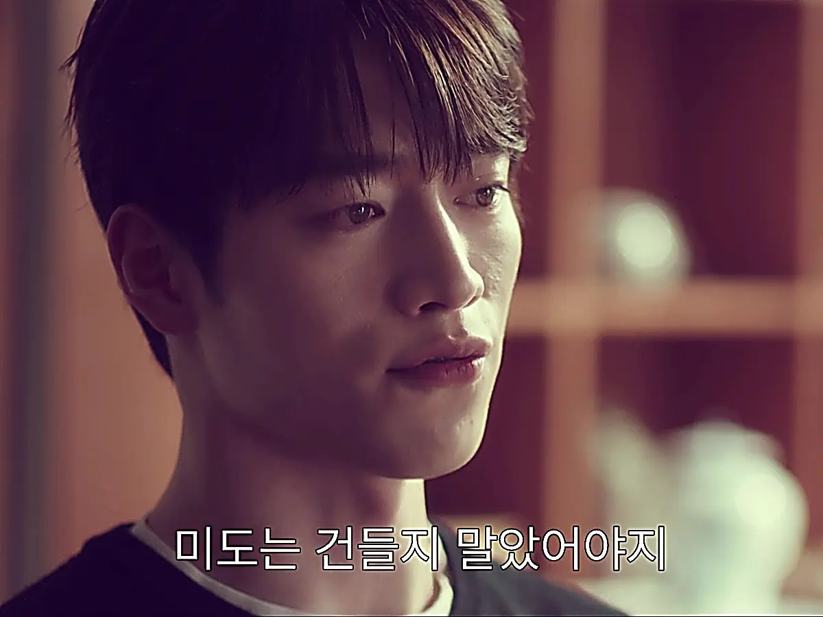 Ho confronting his estranged mother Choi Hwa-young