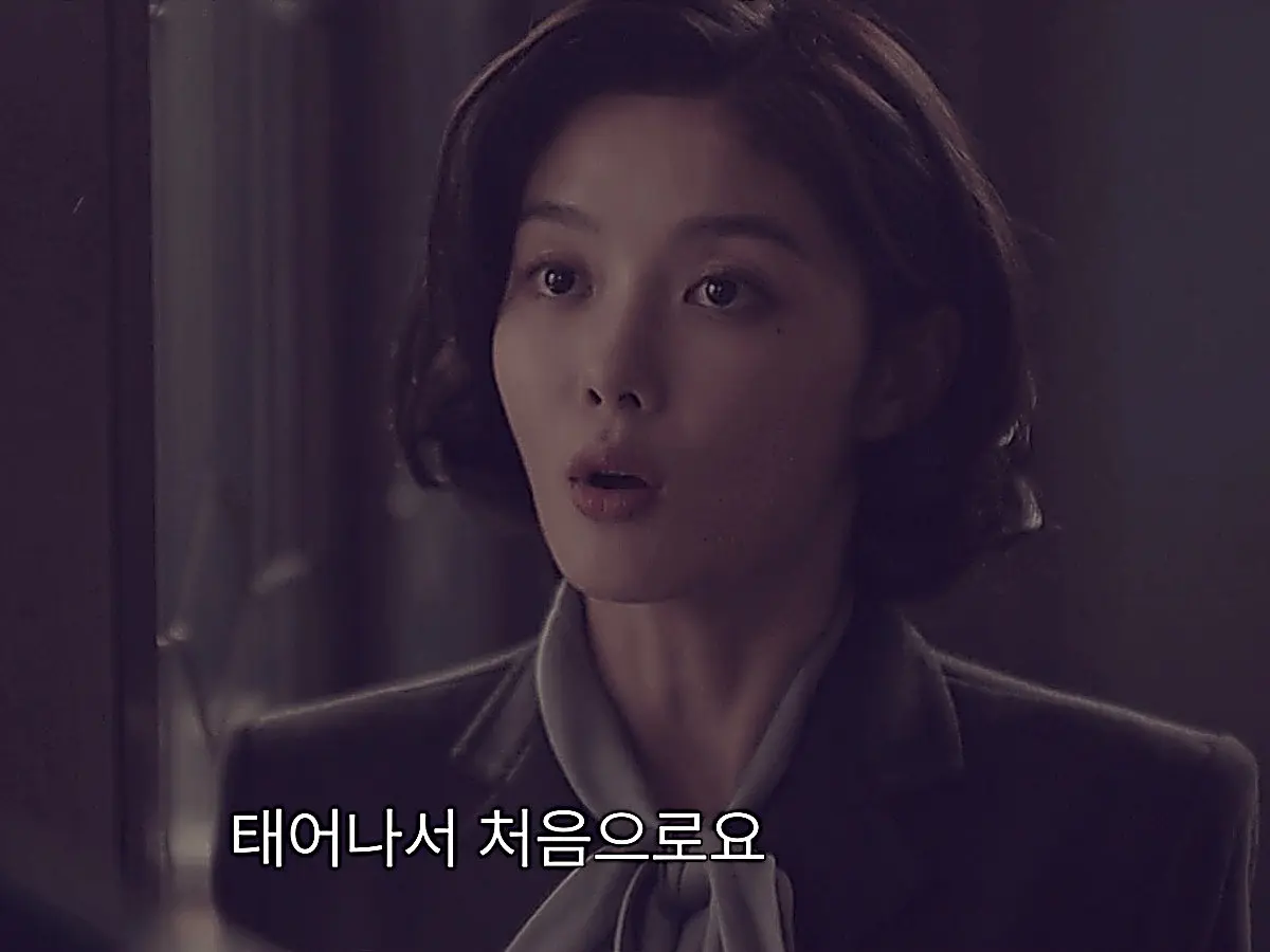 Geum Seo-hee wearing a tailored charcoal blazer and scarf blouse in 100 Days of Lies Episode 3