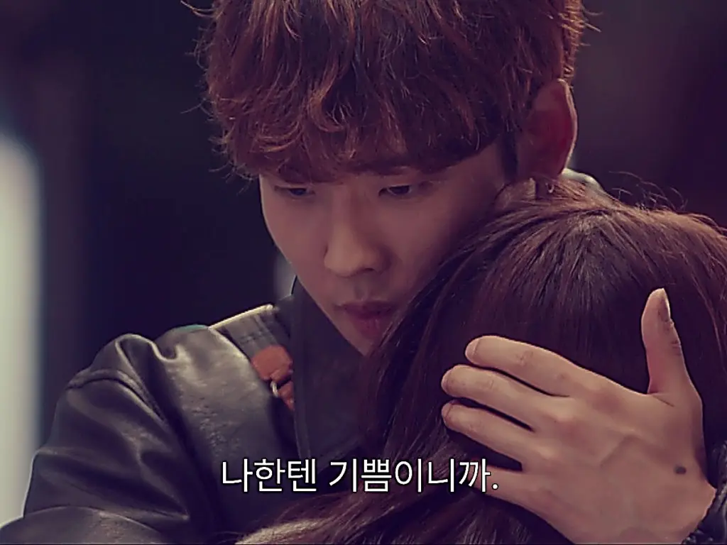 Park Mu-yeol embracing Oh Gi-ppeum to comfort her past trauma