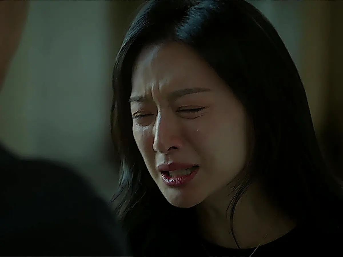 Baek Hyun-woo embraces Hong Hae-in inside the hospital chapel