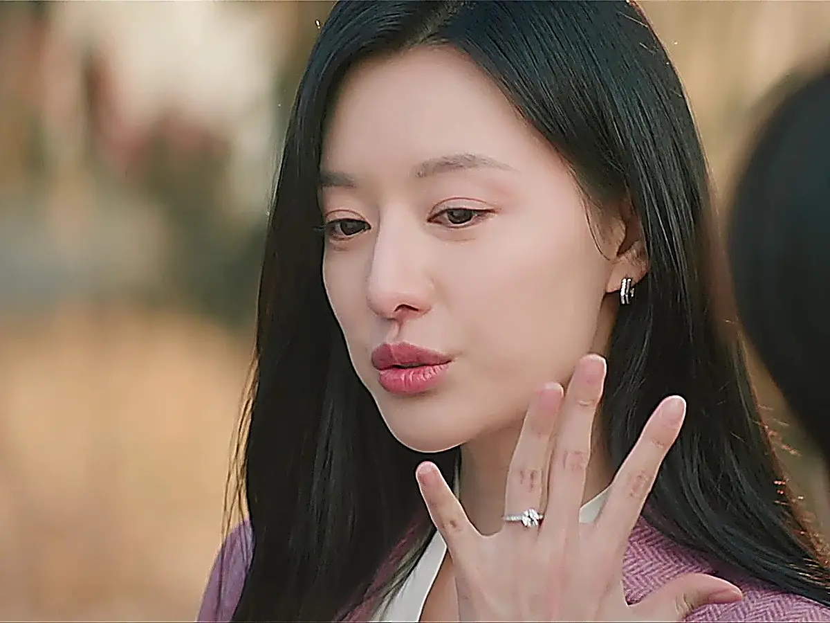 Hong Hae-in wearing a pink herringbone blazer with a white collared inner blouse and solitaire diamond ring