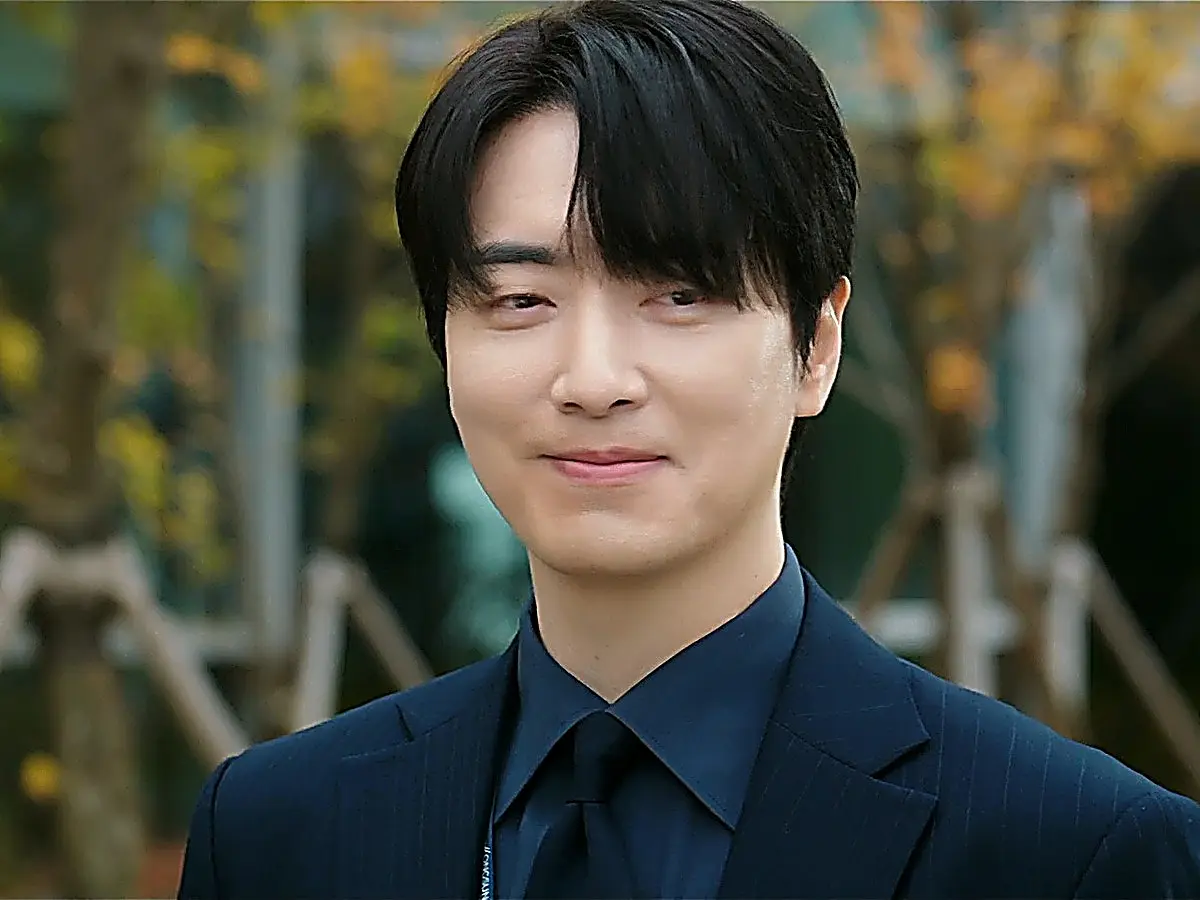 Gong Eun-tae in a navy pinstripe suit jacket with a matching dark navy shirt and tie