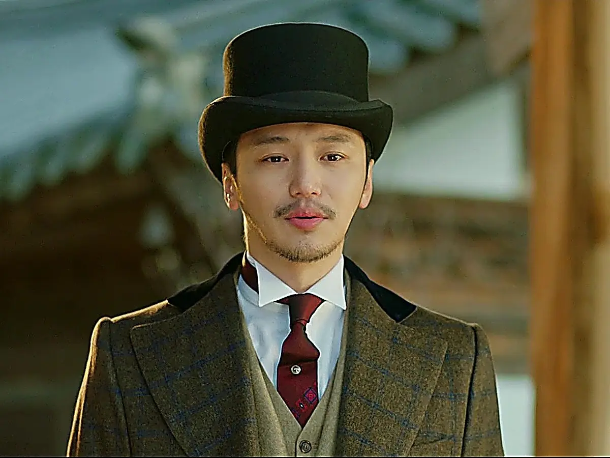 Kim Hui-seong spots Go Ae-shin for the first time