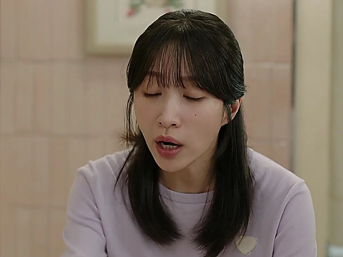 Han Gyu-rim wearing a soft lilac crewneck top
